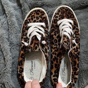 Leopard tennis shoes
